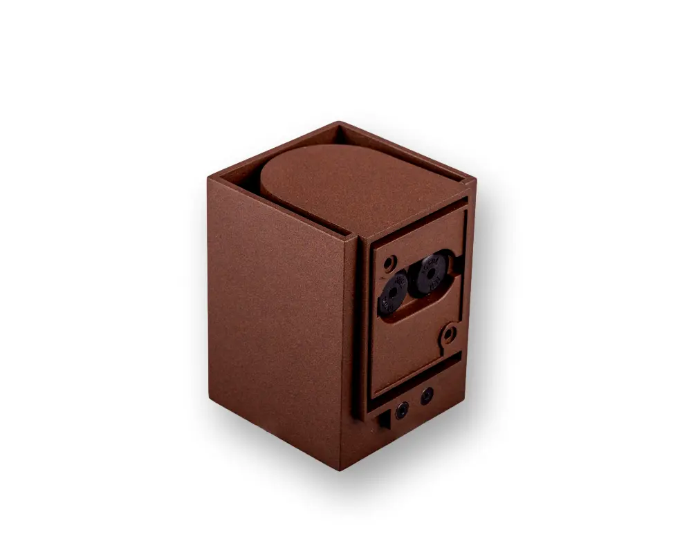YARD_carre_down_rusty_2.webp