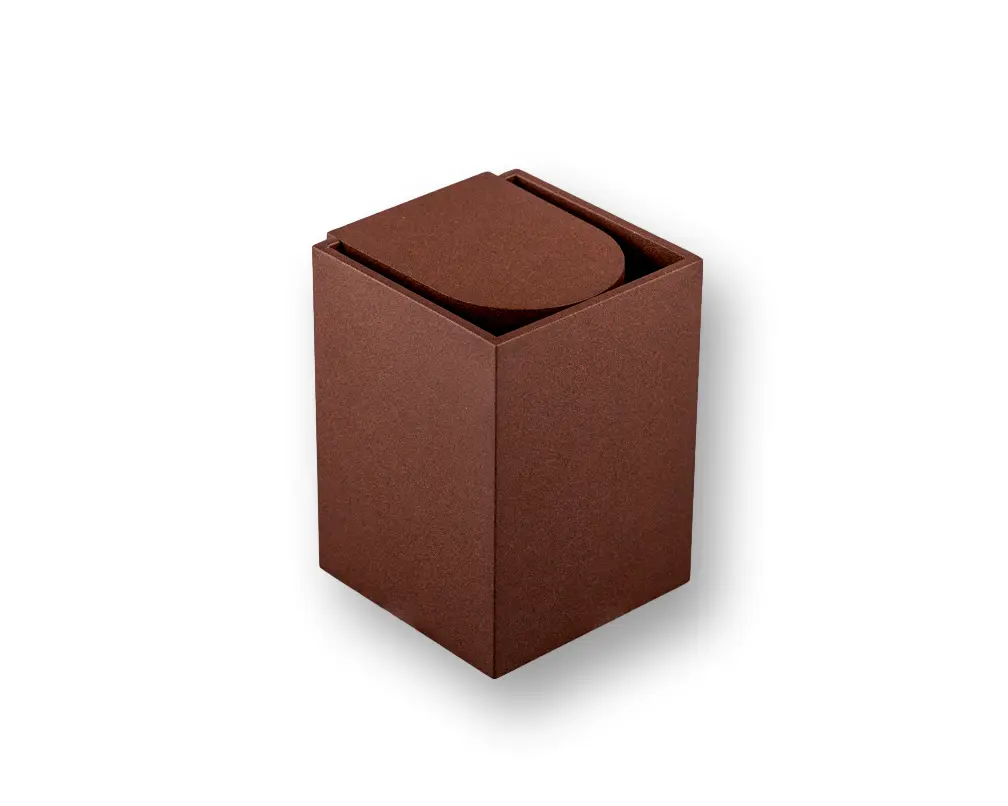 YARD_carre_down_rusty_1.webp